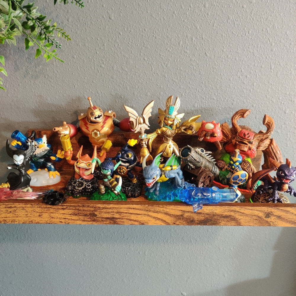 Skylanders Lot 13 Piece Set Pre-owned Kids Toys Figures Figurines For Video Game